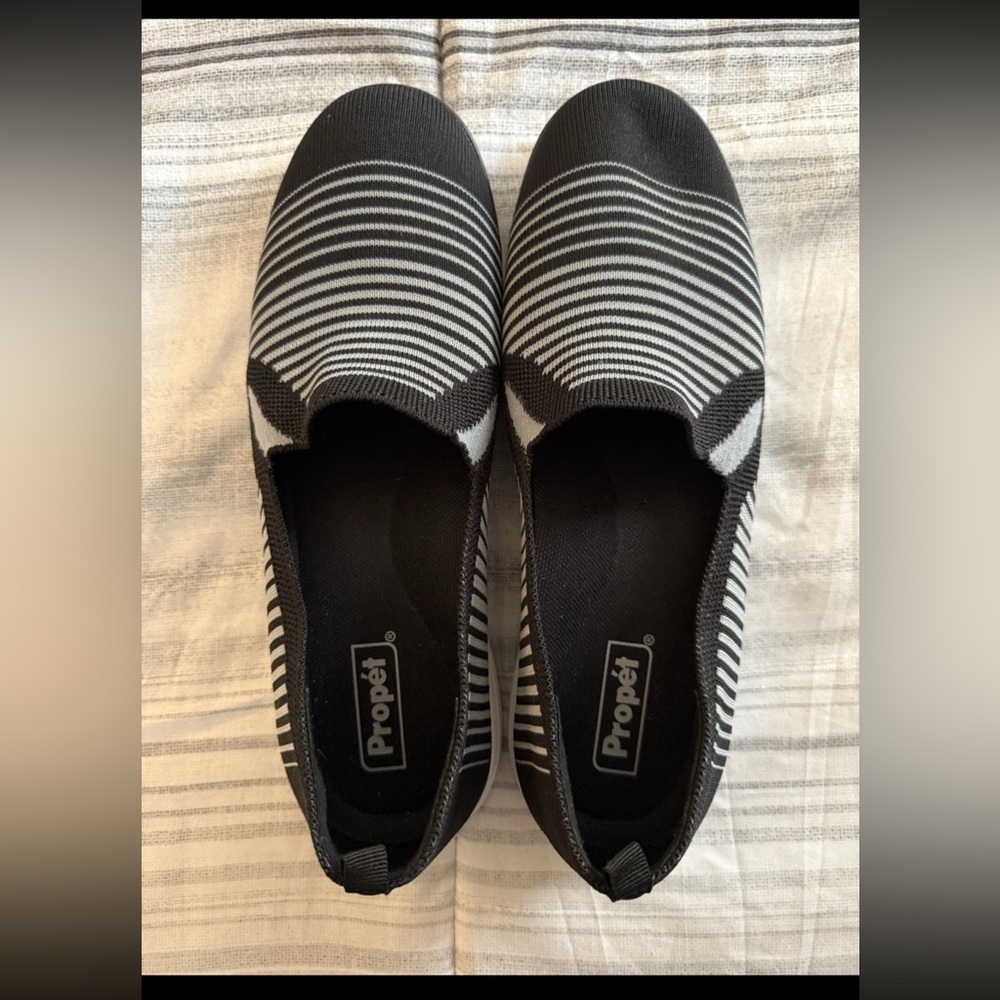 Propet NWOT Black/Gray Women’s Casual Slip On Shoes 11